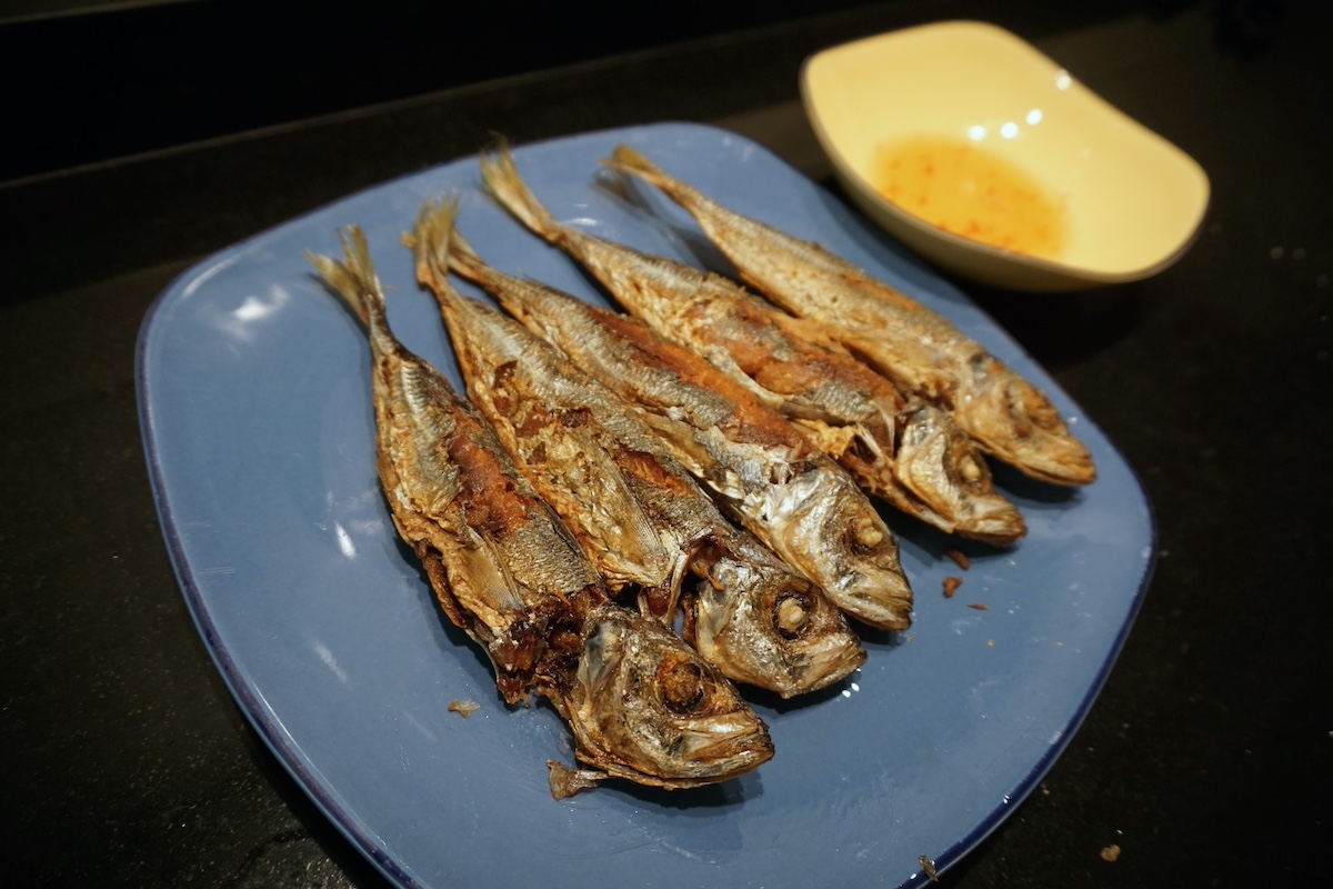 Crispy fried mackerel fish with dip of lemon and patis