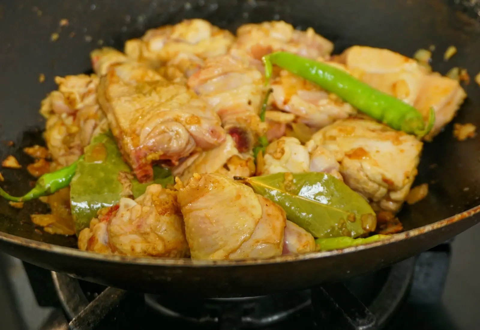 Chicken curry saute in wok
