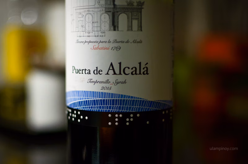 Vino Tinto, Madrid: Puerta de Alcalá — Tempranillo Syrah 2015