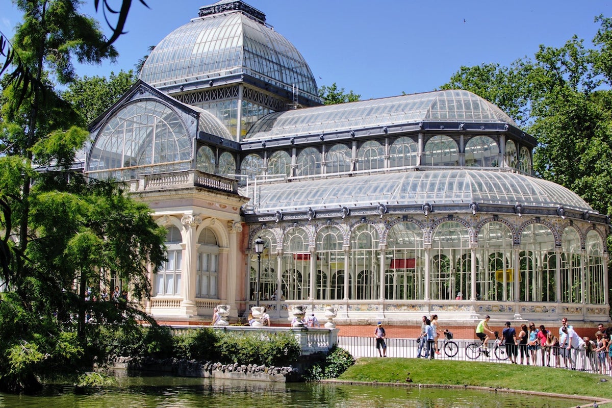 Ang fachada ng Palacio de Cristal