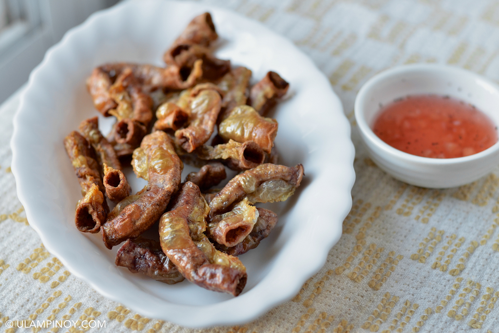 Crispy and crunchy cracklings with spiced vinegar dip