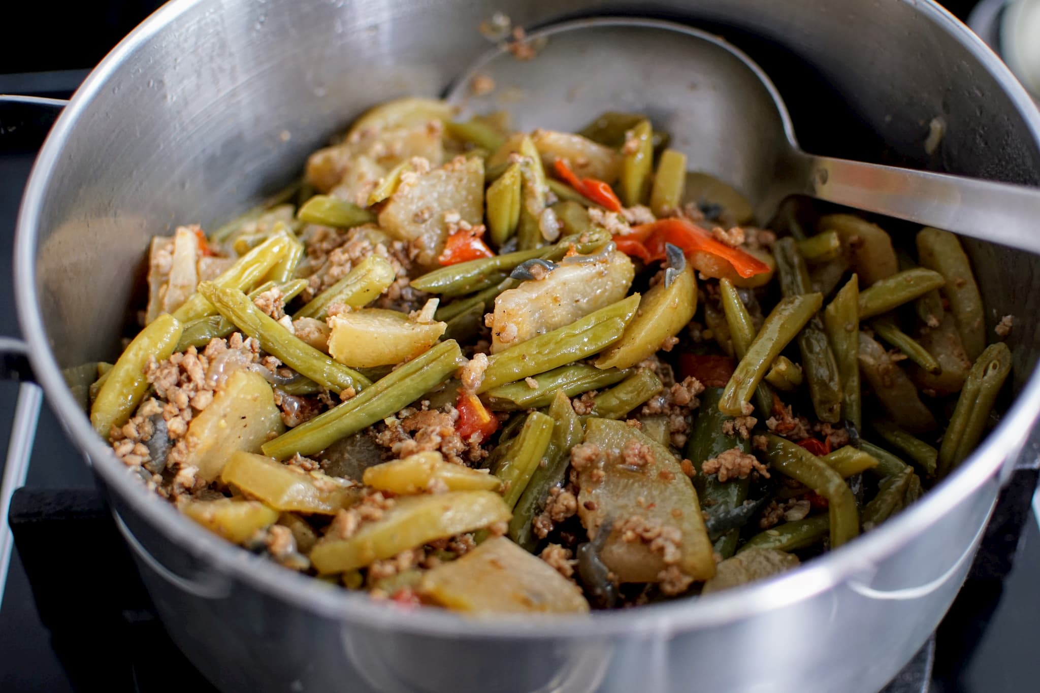 Stir-fried chayote, beans baby with ground pork in a pan