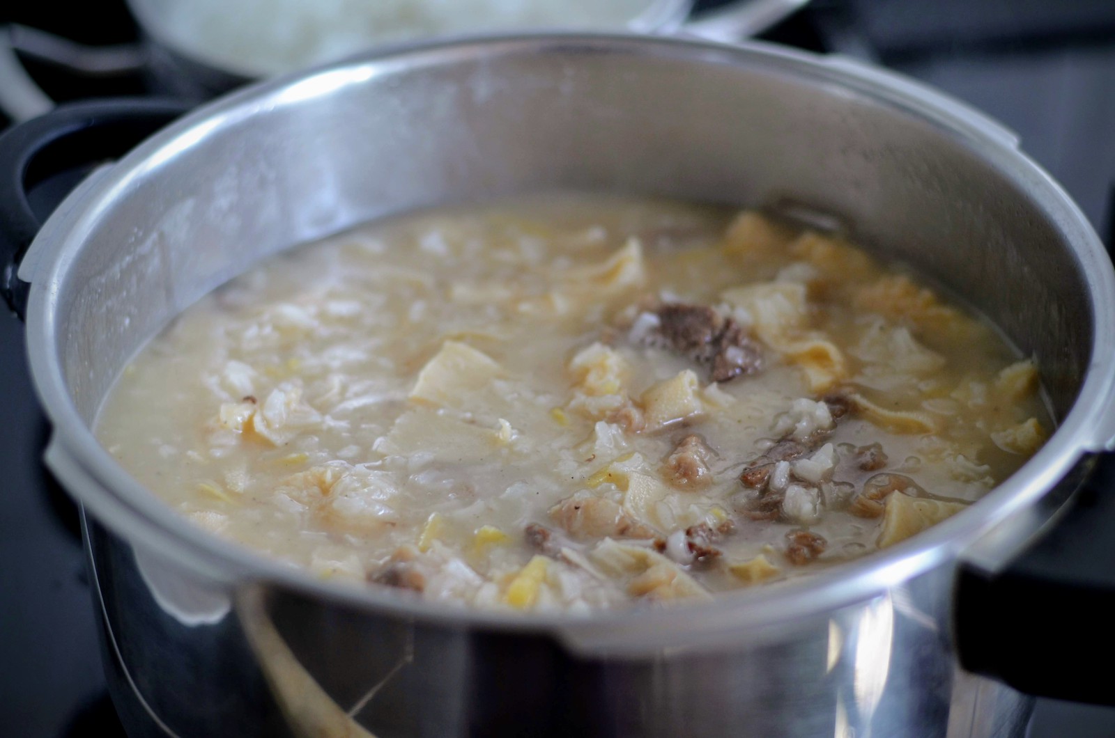 Arroz caldo niluluto sa pressure cooker