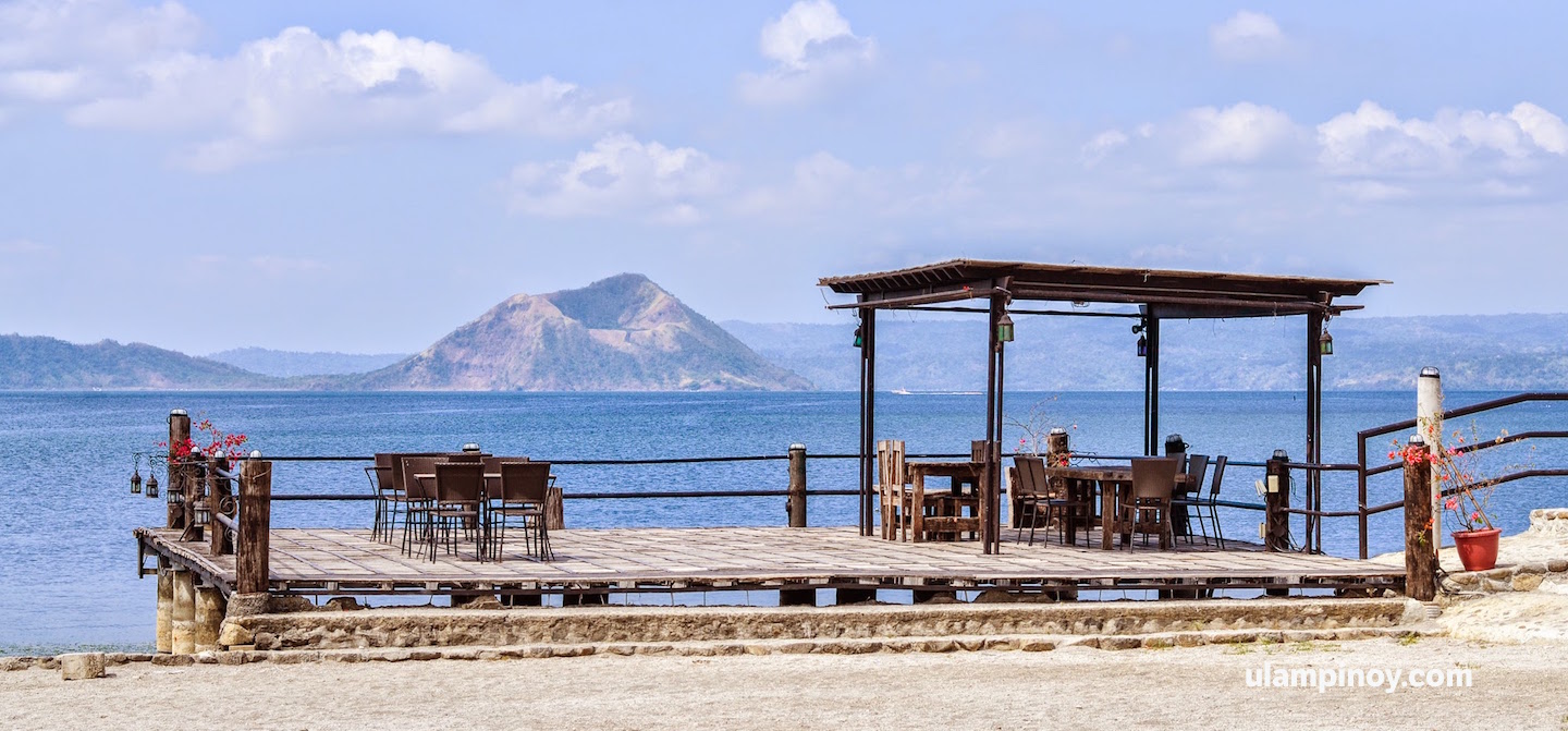 Ang Bulkang Taal mula sa pampang ng lawa ng Taal